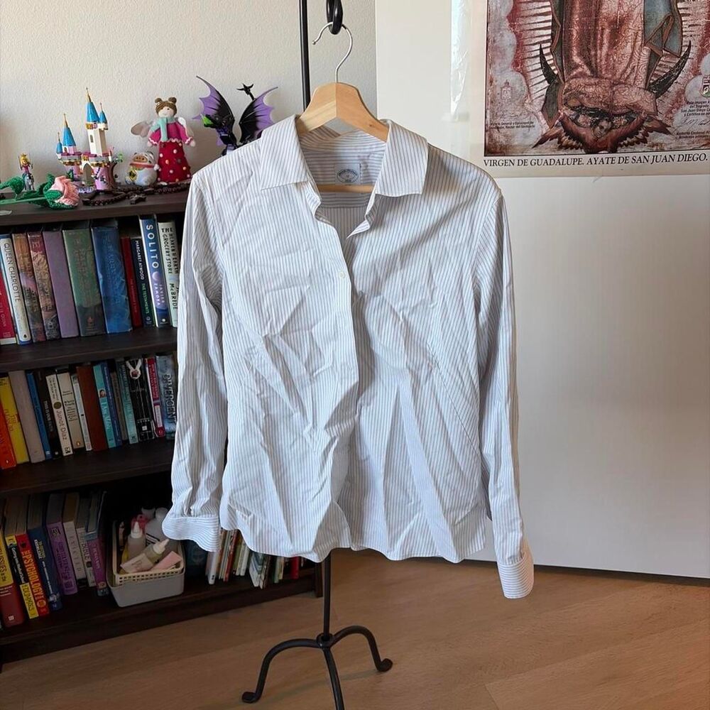 Brooks Brothers 1818 Striped Fitted Non-Iron Shirt Women's Size 12 - Picture 1 of 3